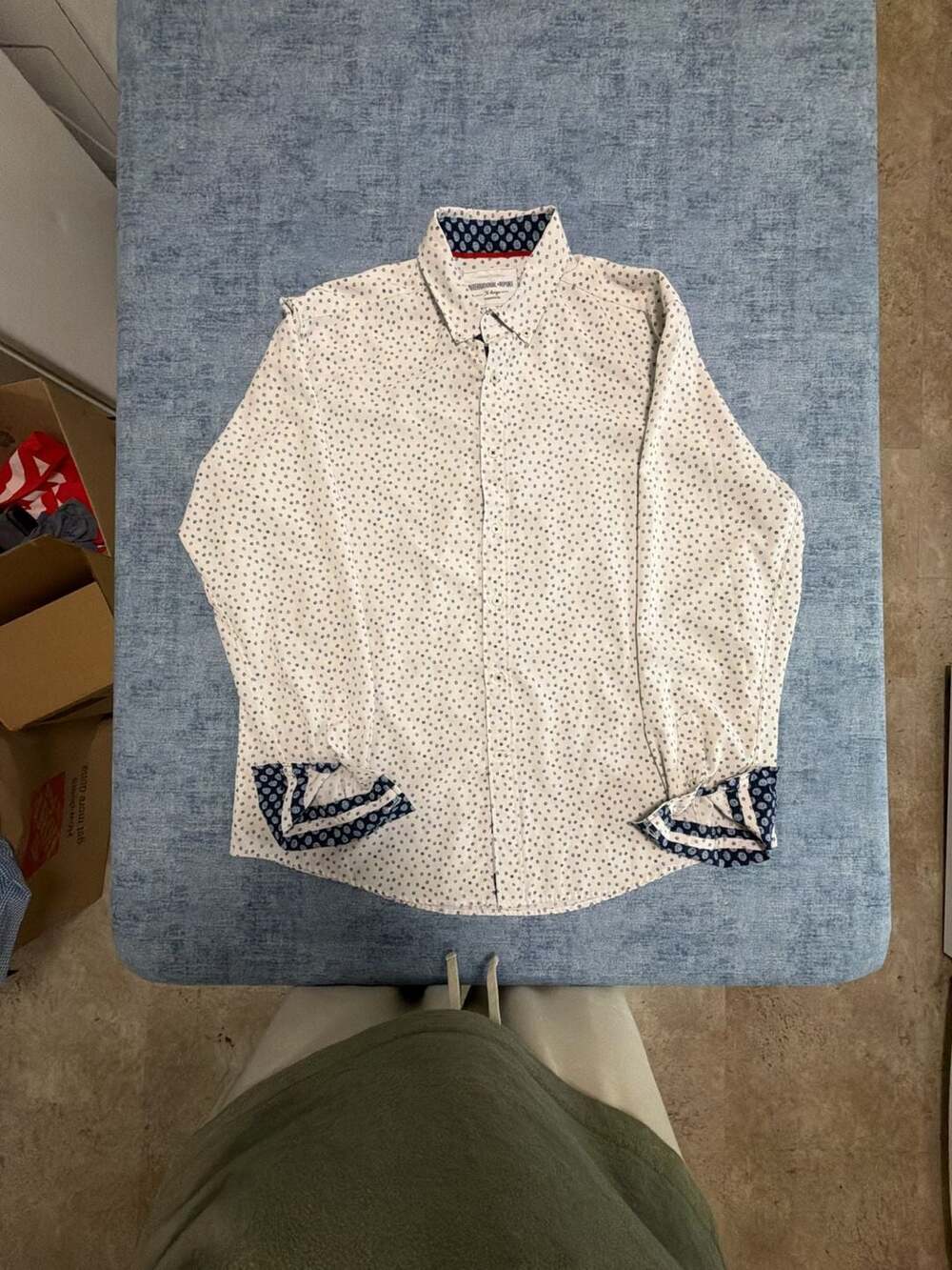 International Report Button Down Shirt Size XL White Geometric Floral Trim